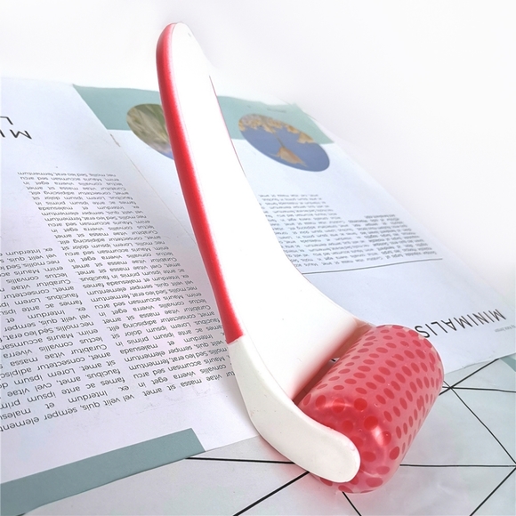 5/25 1 new in box facial ice roller in green. - Picture 7 of 11